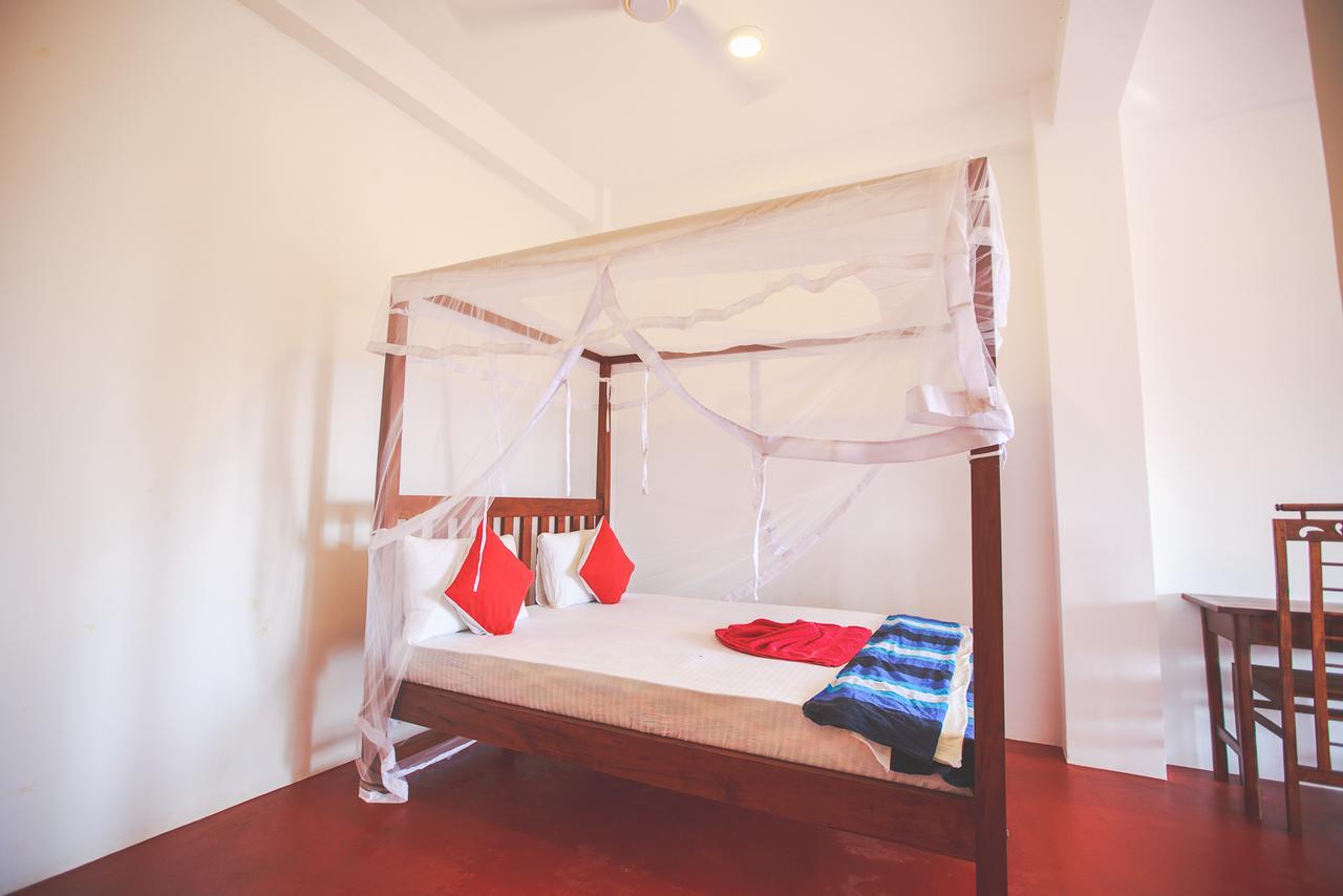 Lazies Midigama Hotel ภายนอก รูปภาพ